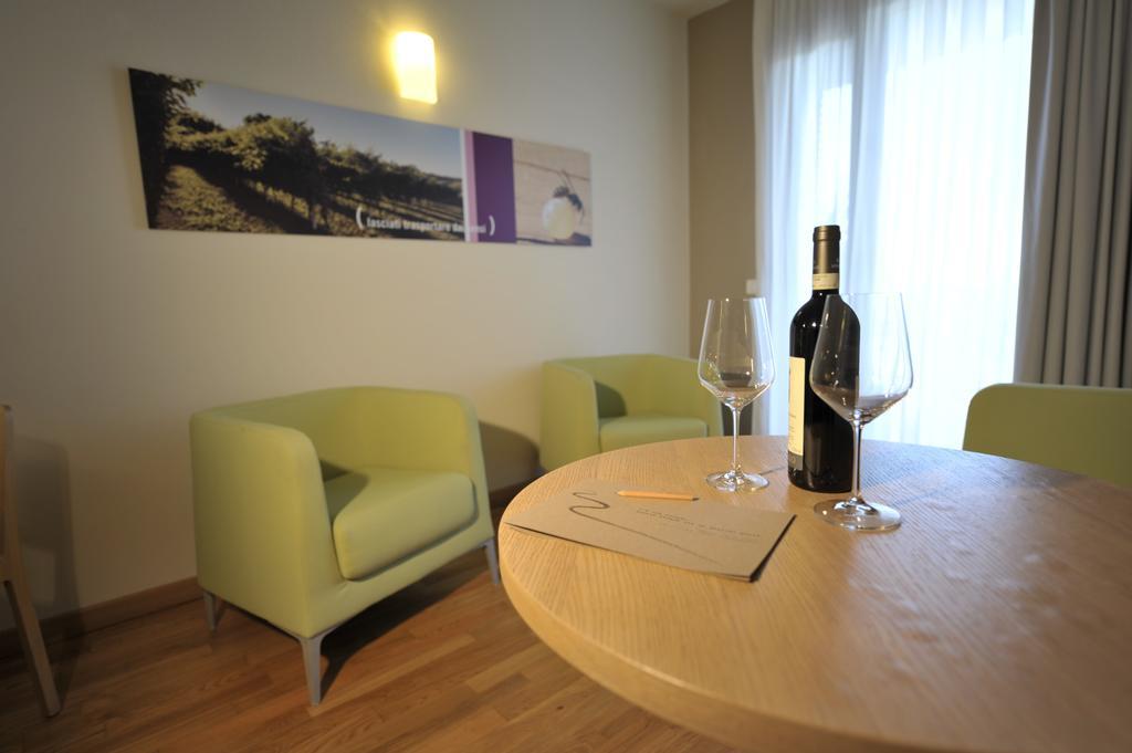 Ca' Del Lupo Hotel Montelupo Albese Buitenkant foto