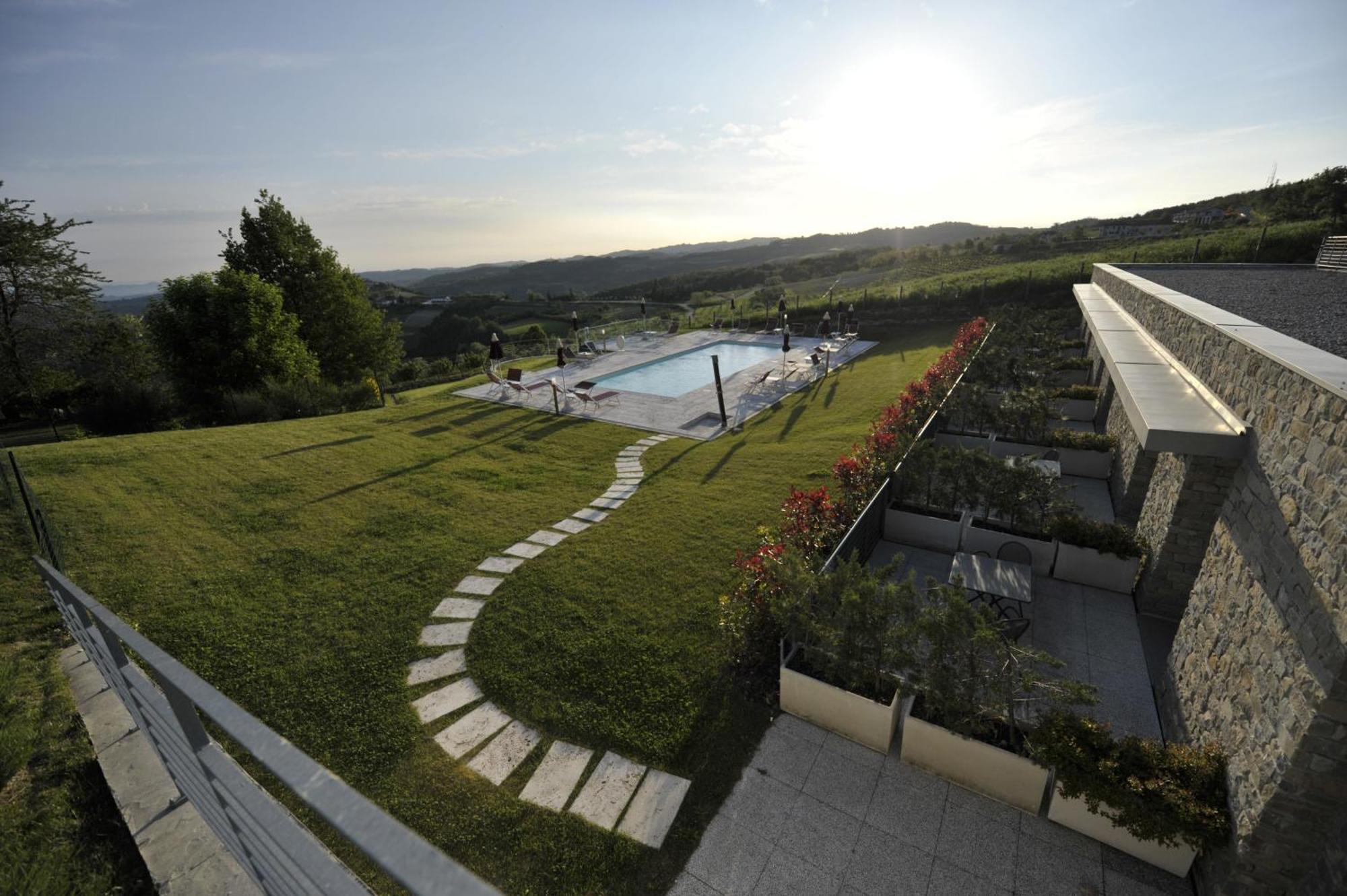 Ca' Del Lupo Hotel Montelupo Albese Buitenkant foto