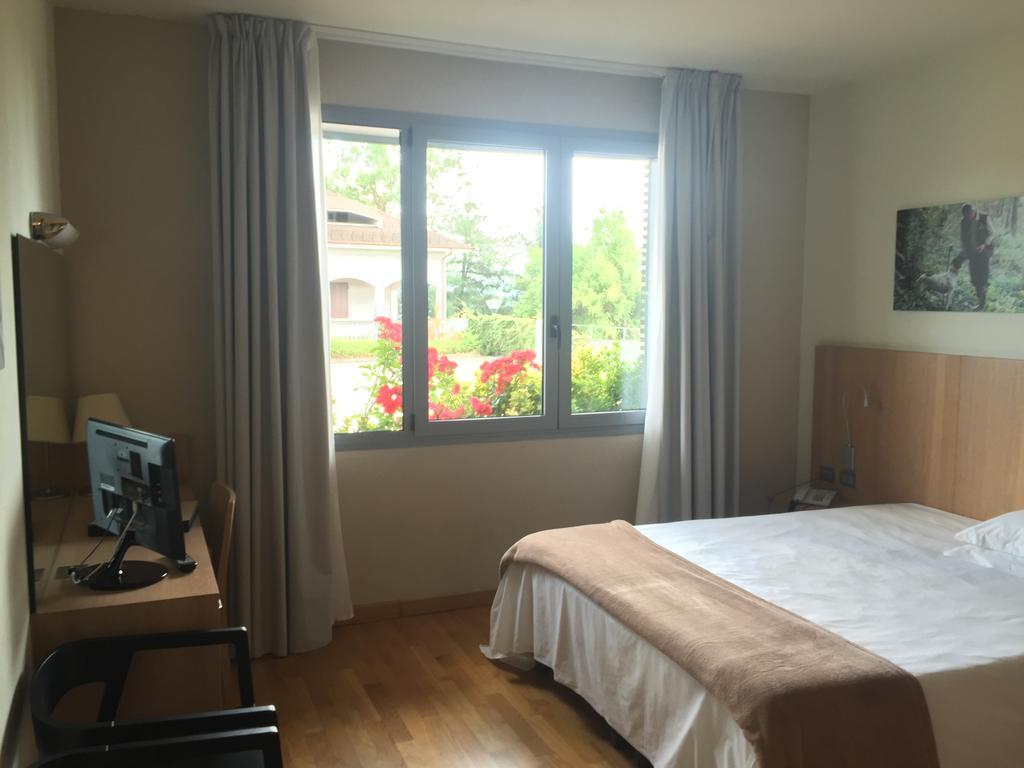 Ca' Del Lupo Hotel Montelupo Albese Buitenkant foto