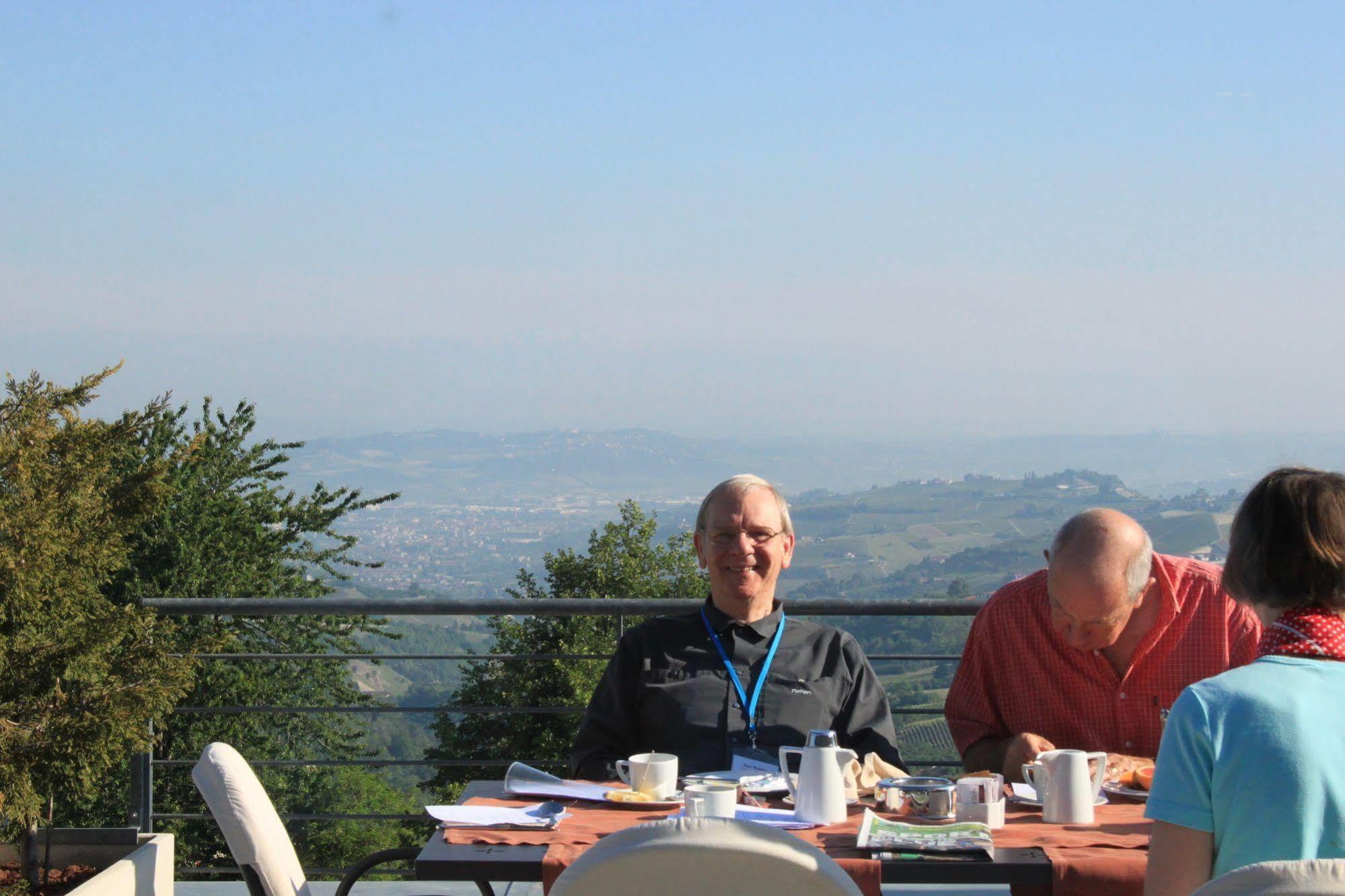 Ca' Del Lupo Hotel Montelupo Albese Buitenkant foto