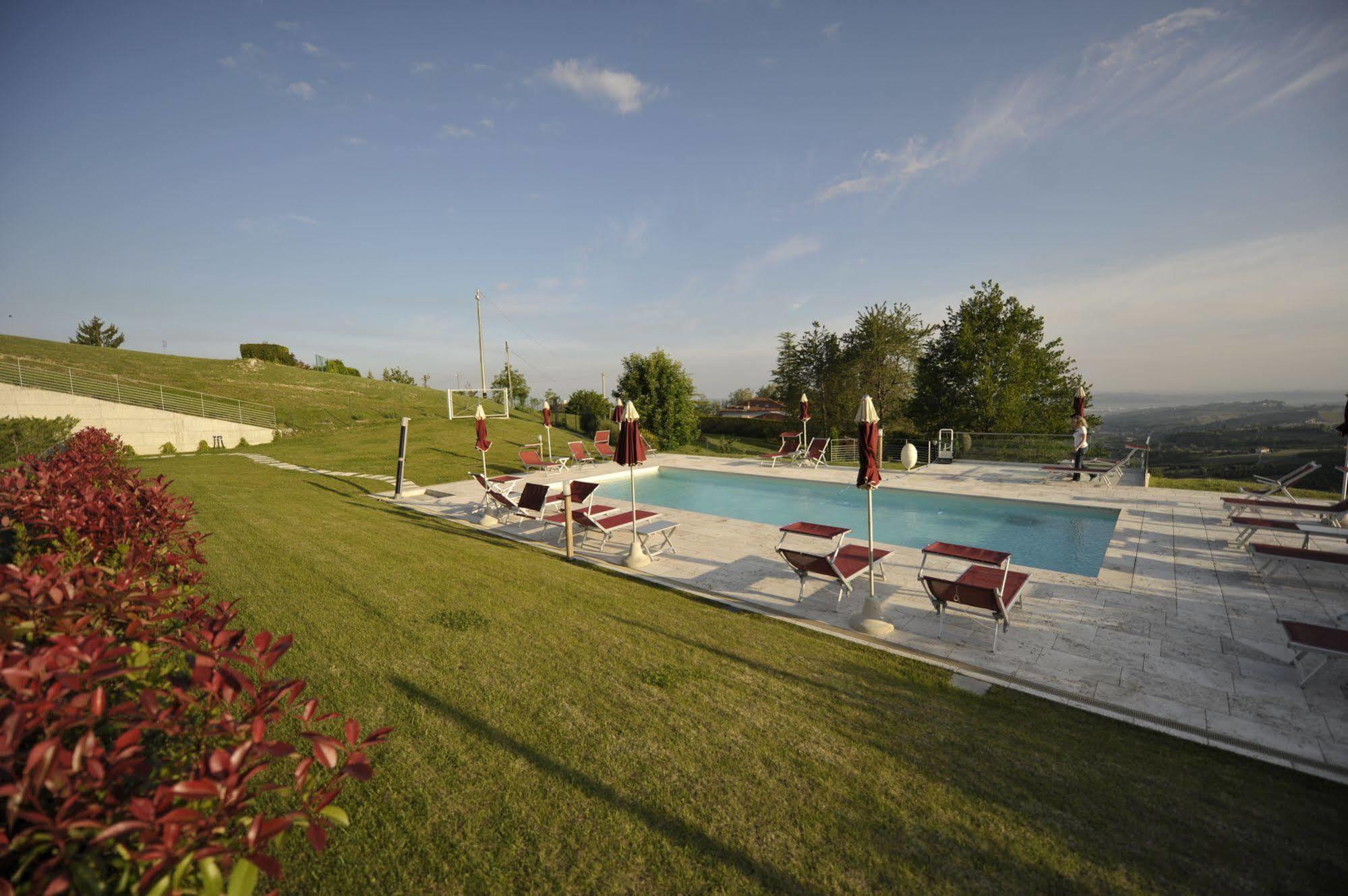 Ca' Del Lupo Hotel Montelupo Albese Buitenkant foto