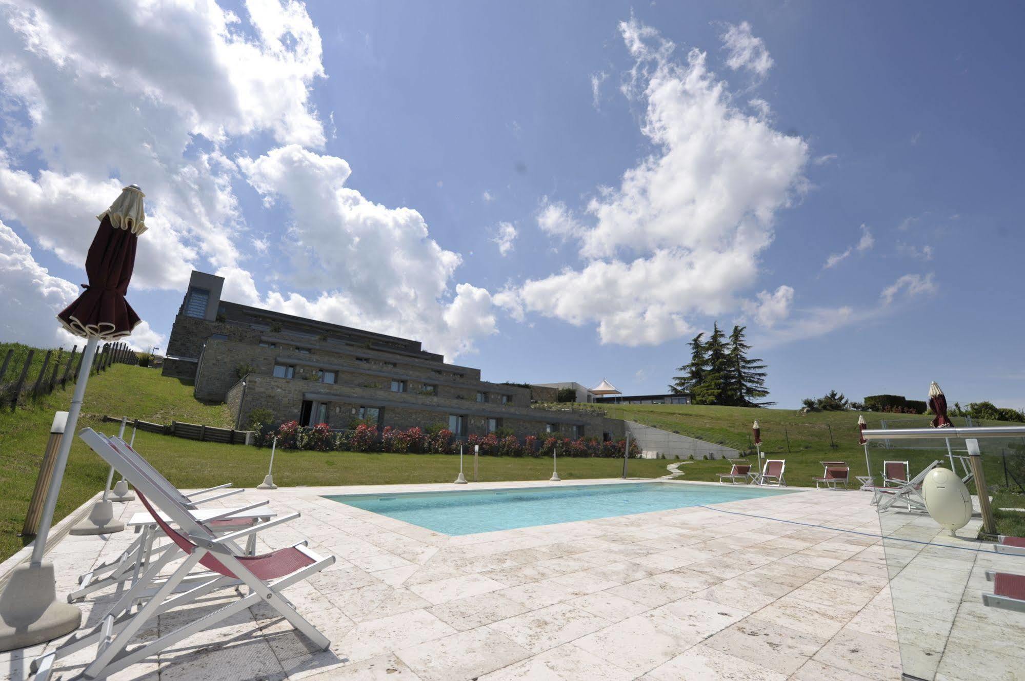 Ca' Del Lupo Hotel Montelupo Albese Buitenkant foto
