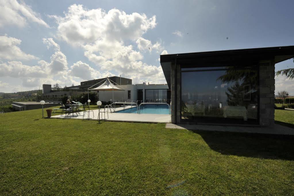 Ca' Del Lupo Hotel Montelupo Albese Buitenkant foto